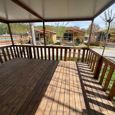 Camping Bungalow El Llac De Banyoles Porqueres Екстериор снимка
