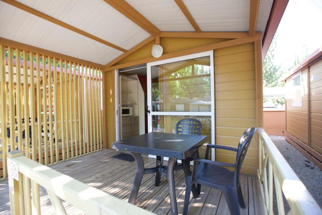 Camping Bungalow El Llac De Banyoles Porqueres Екстериор снимка