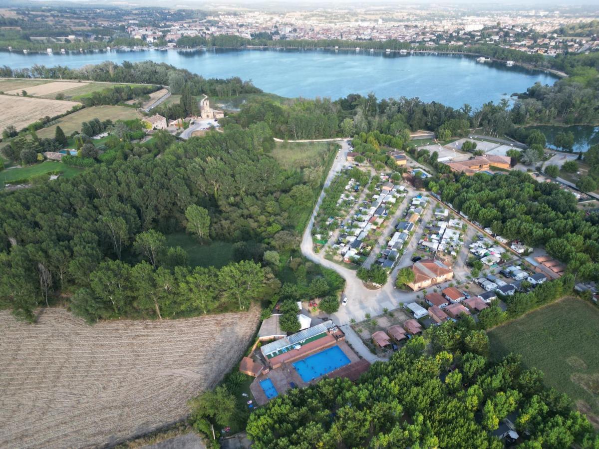 Camping Bungalow El Llac De Banyoles Porqueres Екстериор снимка
