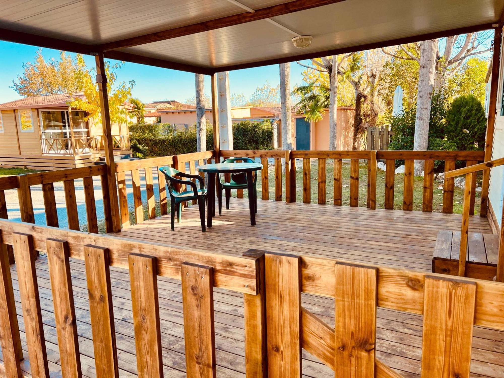 Camping Bungalow El Llac De Banyoles Porqueres Екстериор снимка