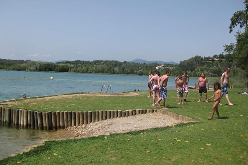 Camping Bungalow El Llac De Banyoles Porqueres Екстериор снимка