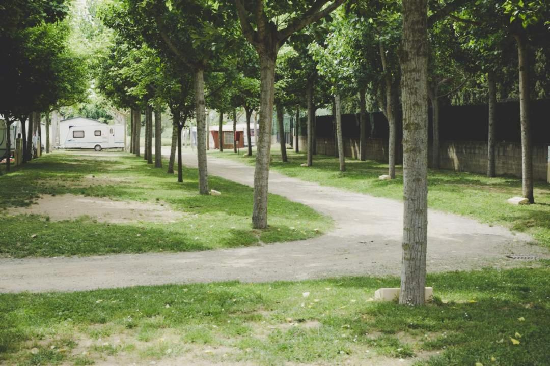 Camping Bungalow El Llac De Banyoles Porqueres Екстериор снимка