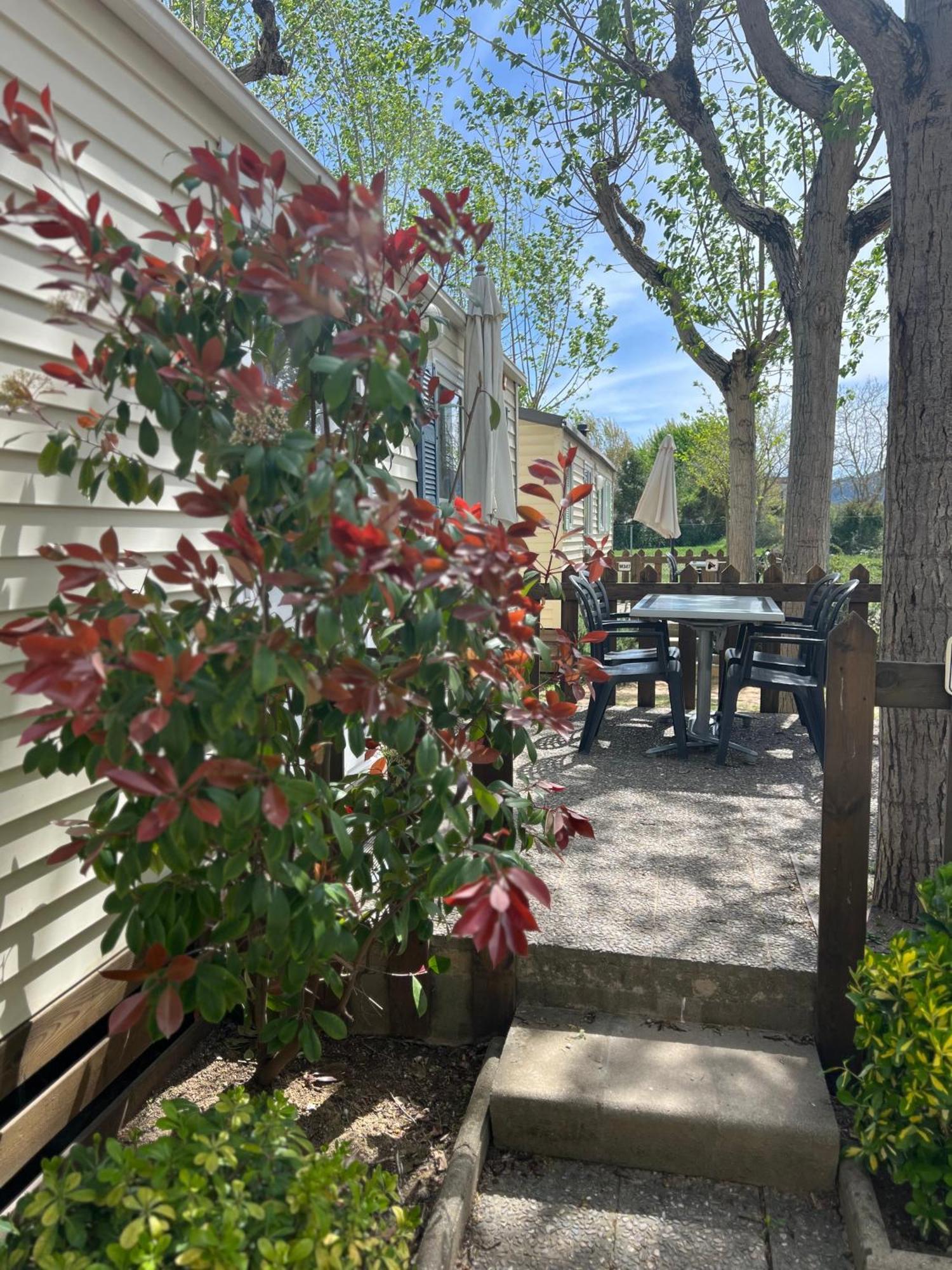 Camping Bungalow El Llac De Banyoles Porqueres Стая снимка