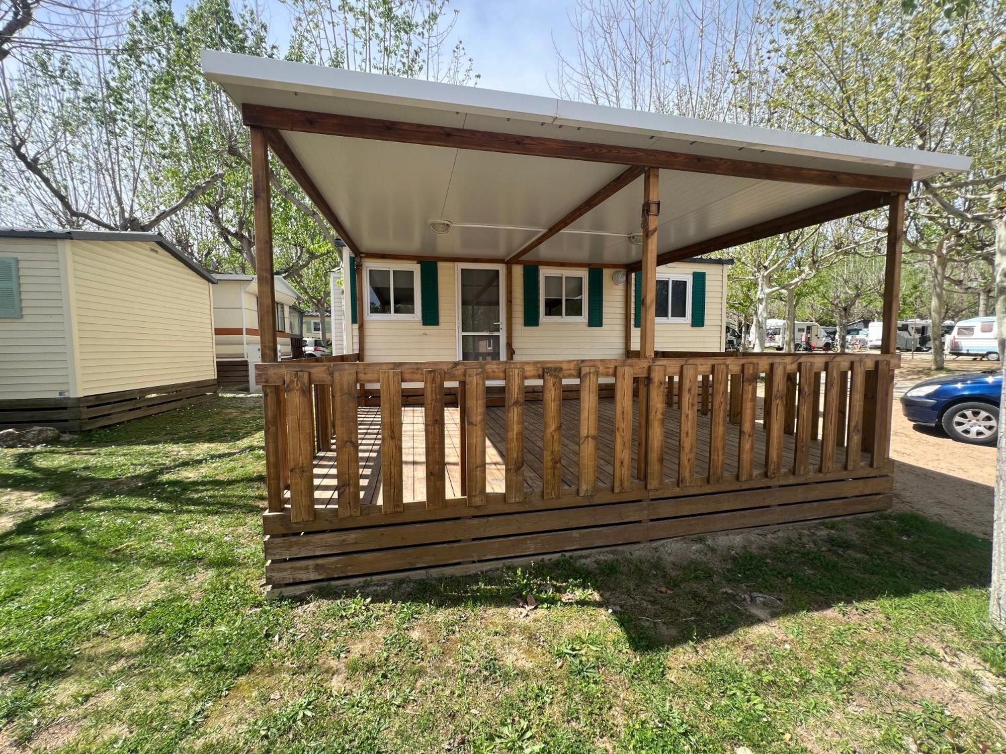 Camping Bungalow El Llac De Banyoles Porqueres Стая снимка