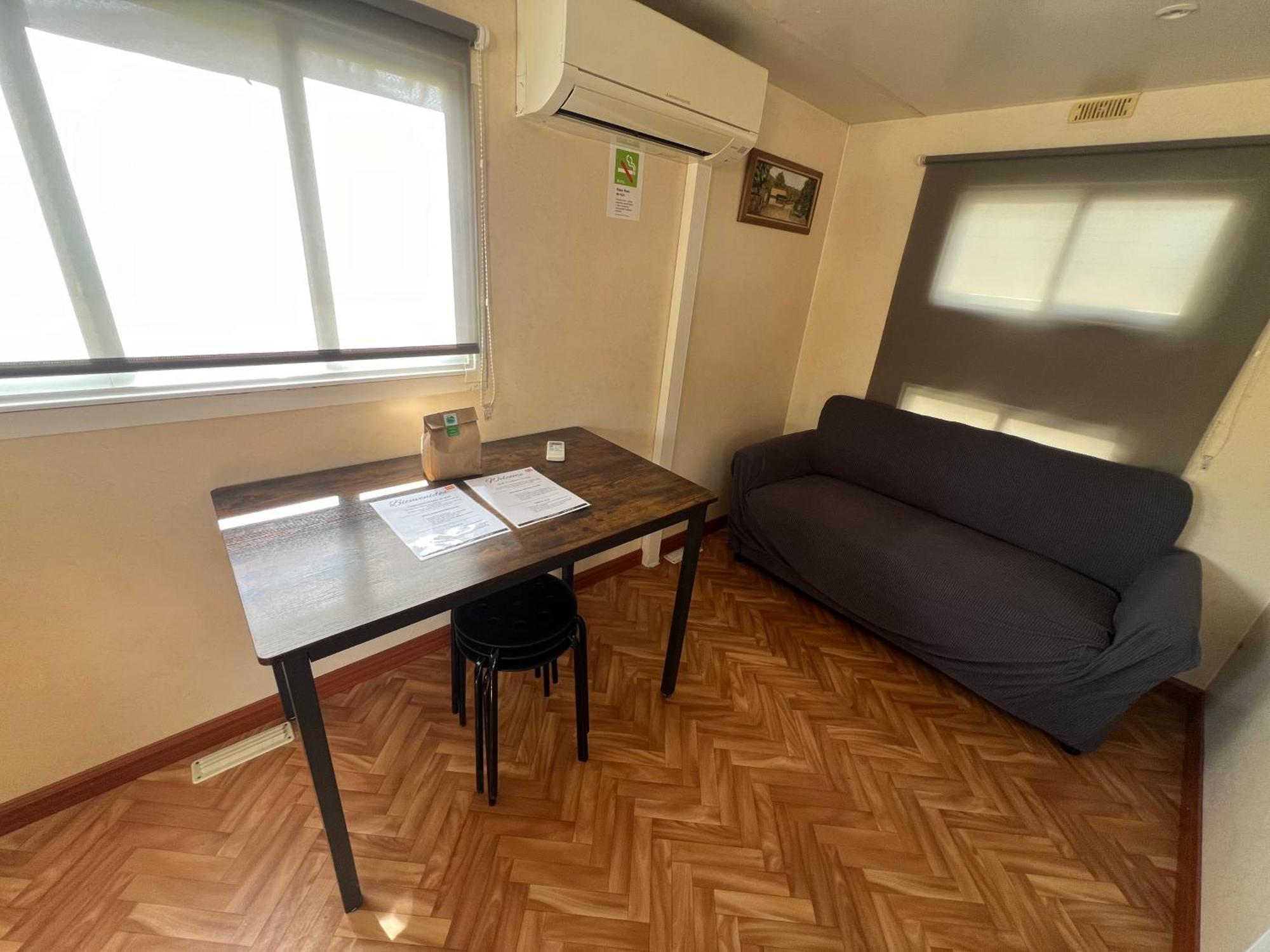 Camping Bungalow El Llac De Banyoles Porqueres Стая снимка