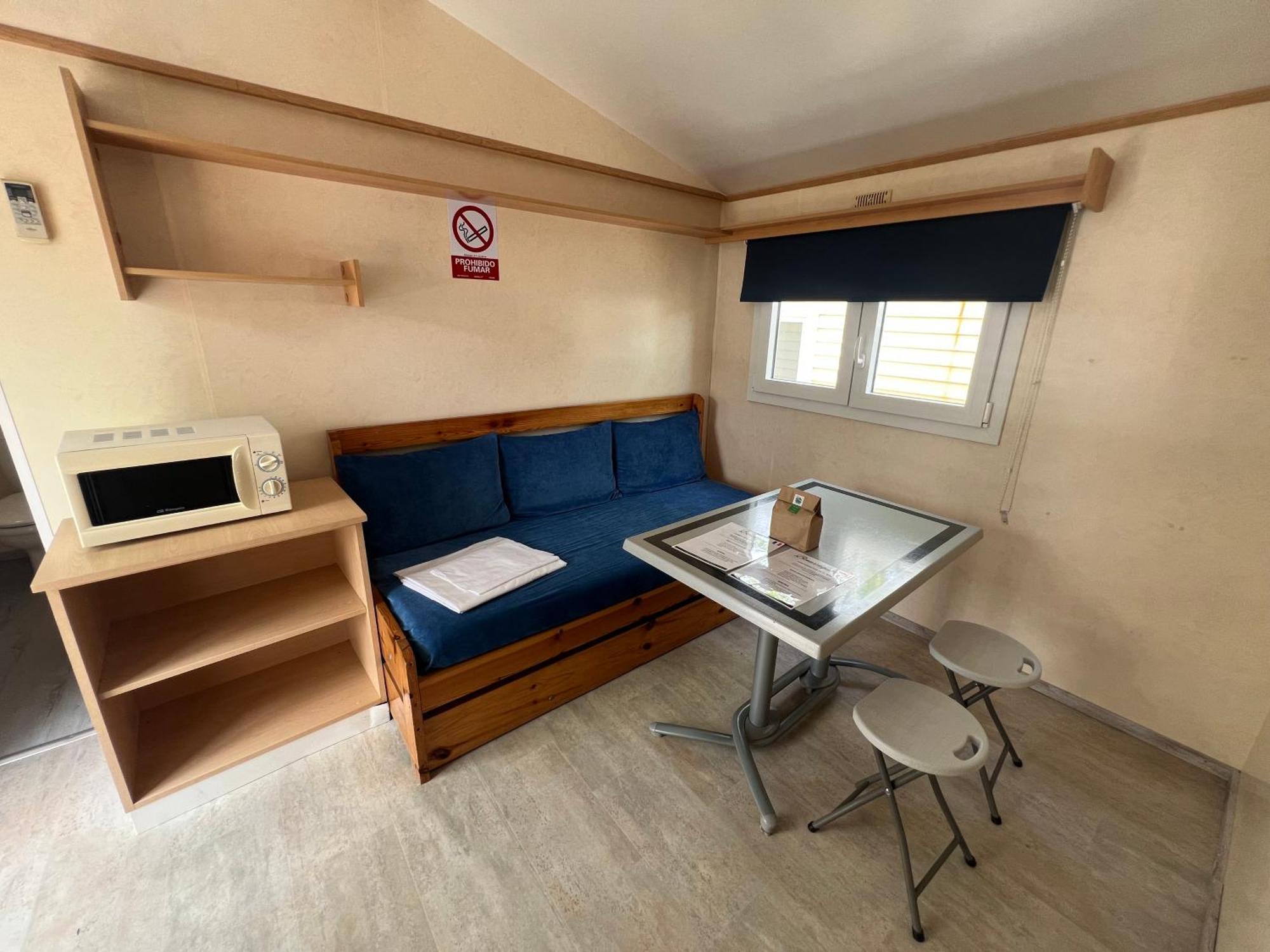 Camping Bungalow El Llac De Banyoles Porqueres Стая снимка