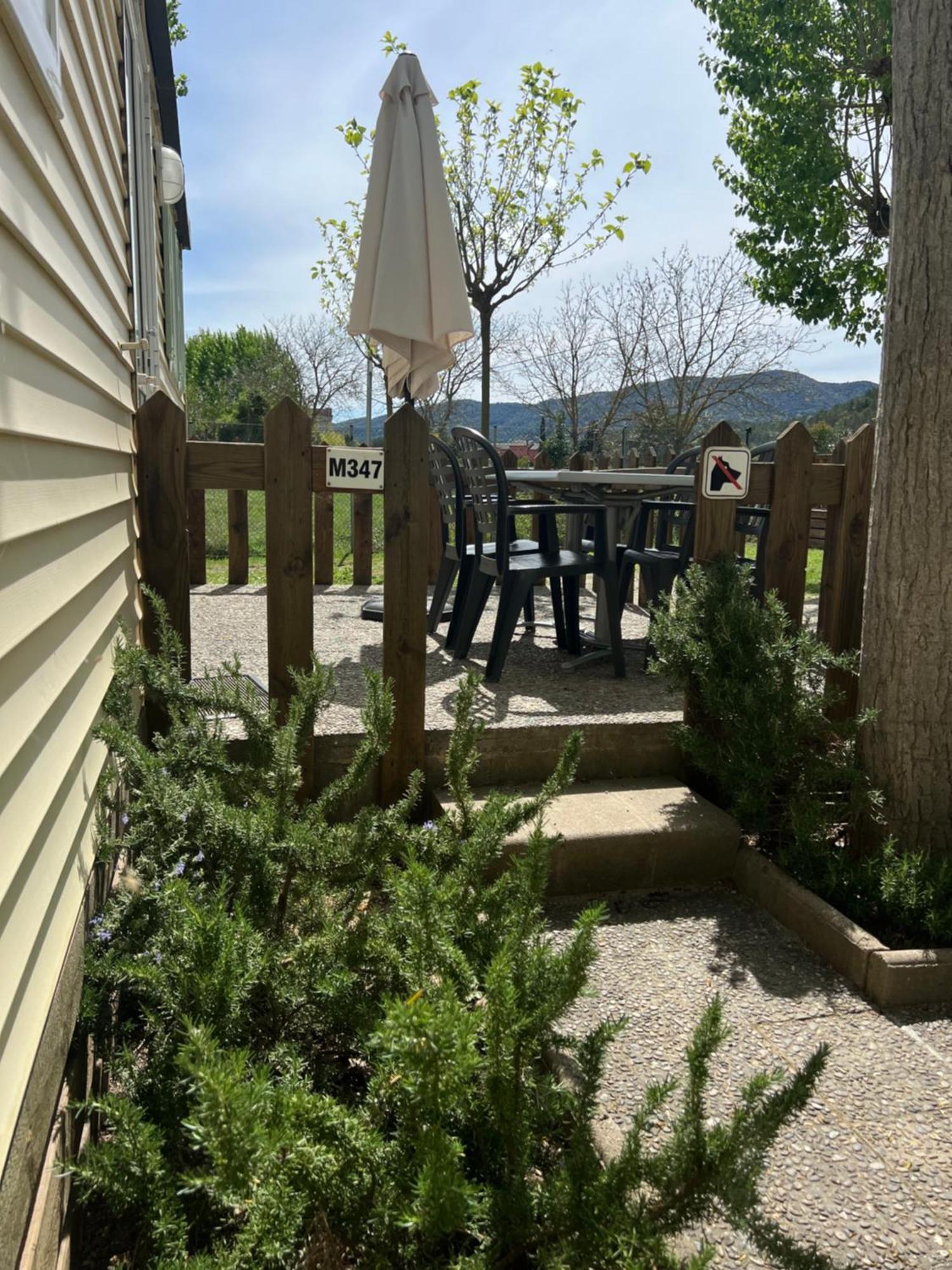 Camping Bungalow El Llac De Banyoles Porqueres Стая снимка