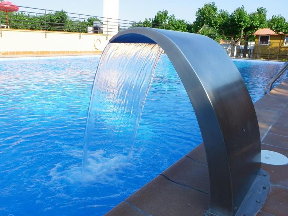 Camping Bungalow El Llac De Banyoles Porqueres Екстериор снимка